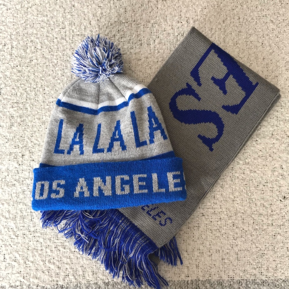 Los Angeles Beanie and matching scarf